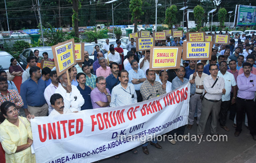 bank staff protest mangalore